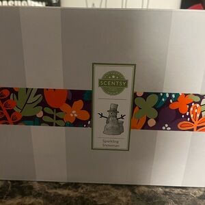 Scentsy Floral Sparkling Snowman Box